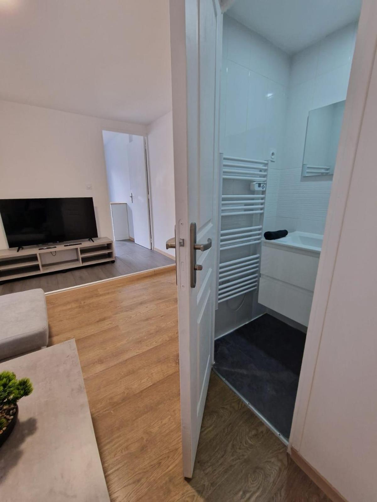 Appartement Hyper Centre Cosy Avec Balcon Châteaudun Exterior foto
